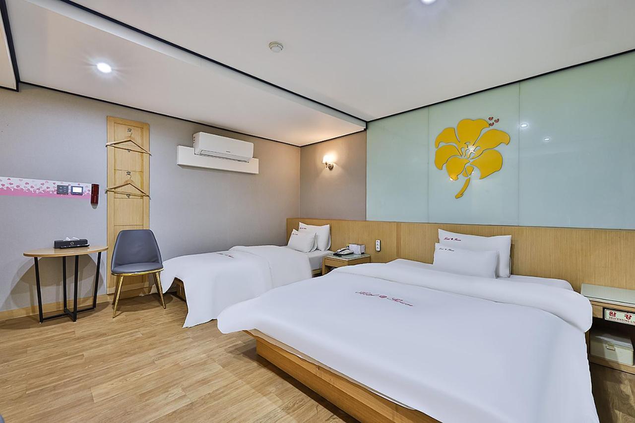Flower Hotel Seoul Bagian luar foto