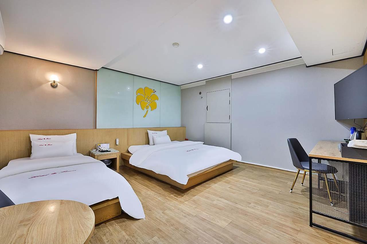 Flower Hotel Seoul Bagian luar foto