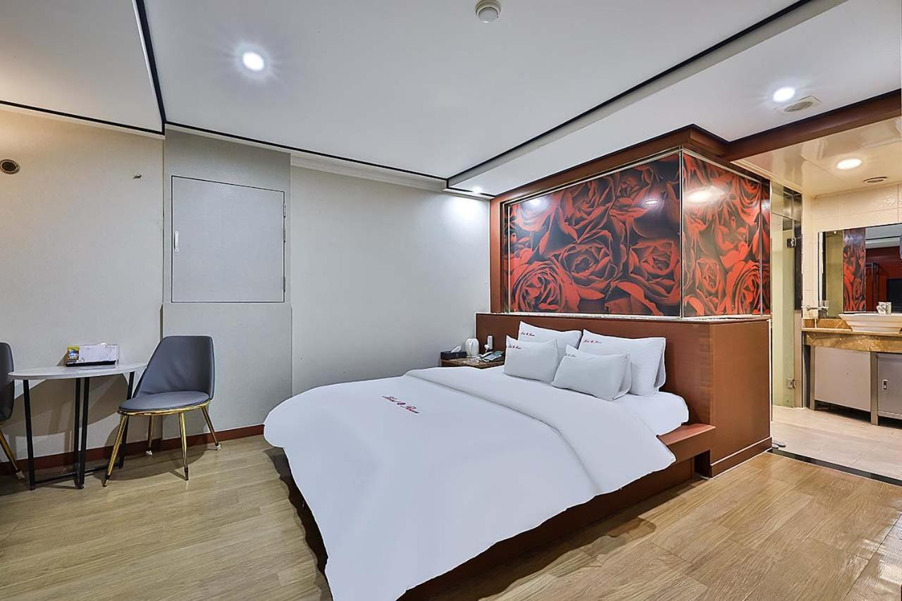 Flower Hotel Seoul Bagian luar foto