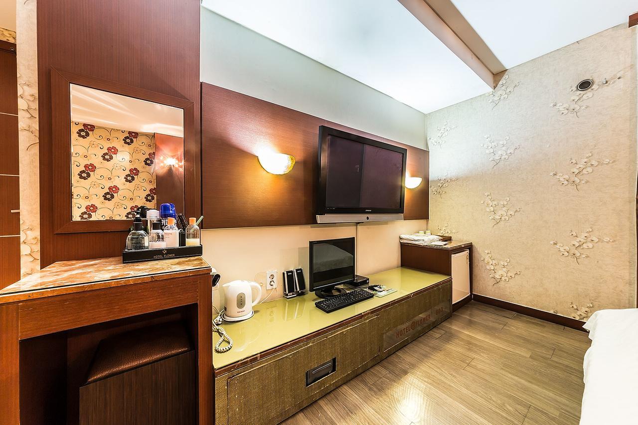 Flower Hotel Seoul Bagian luar foto