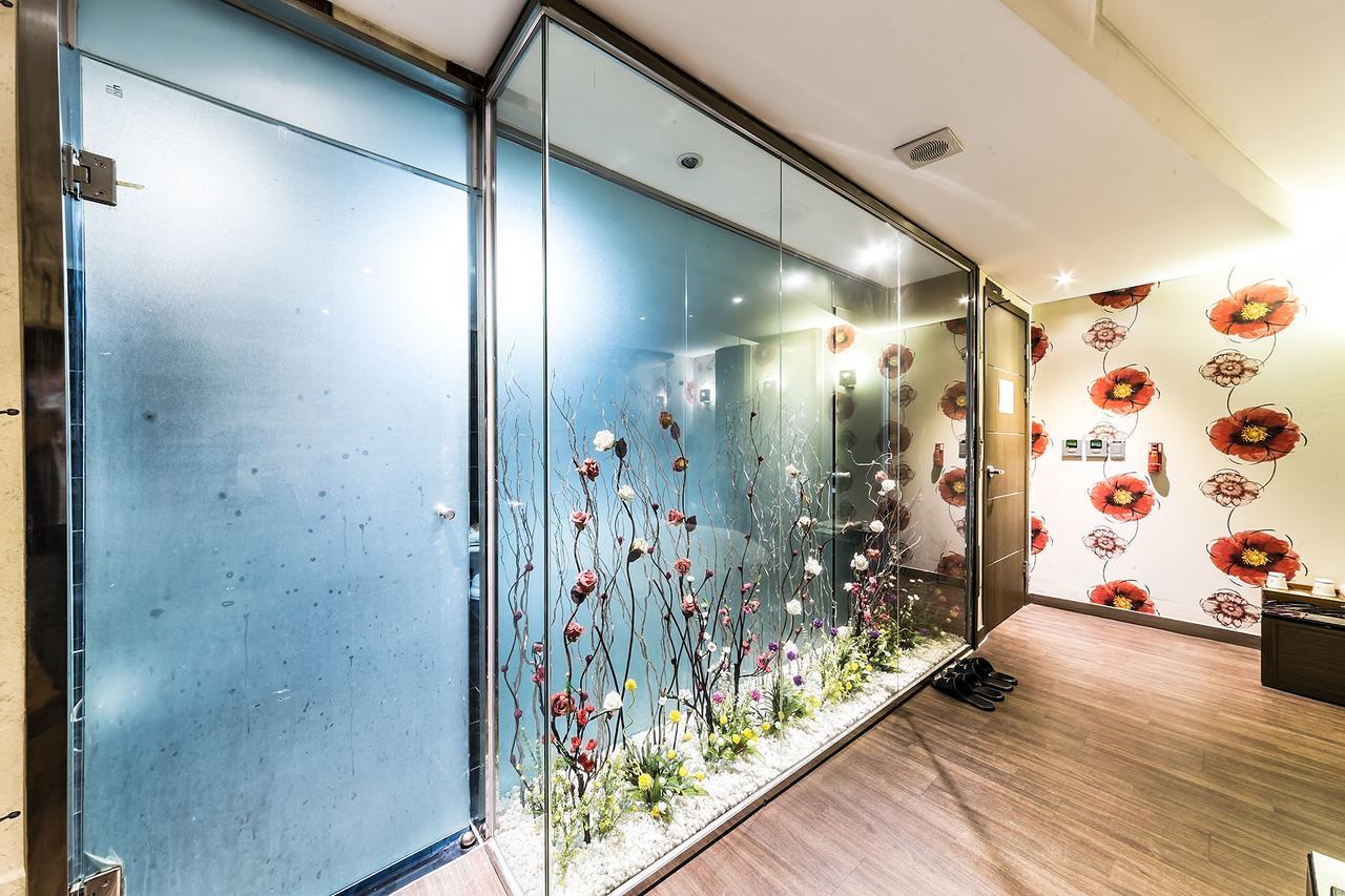 Flower Hotel Seoul Bagian luar foto