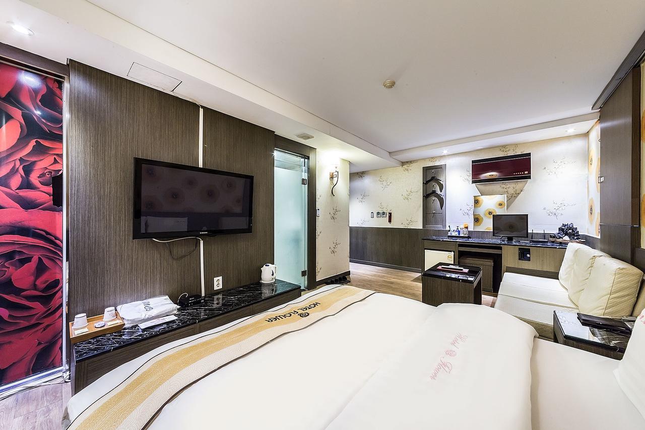 Flower Hotel Seoul Bagian luar foto